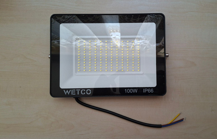 پرژکتور های LEDویتکو مهتابی 100وات 200وات 400وات نوردهی فوق العاده عالی /ip66